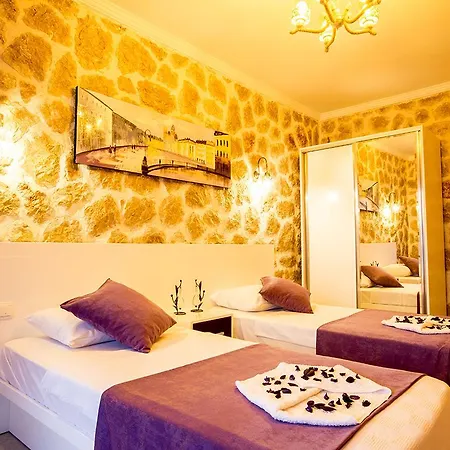 Ay Isigi Kalkan